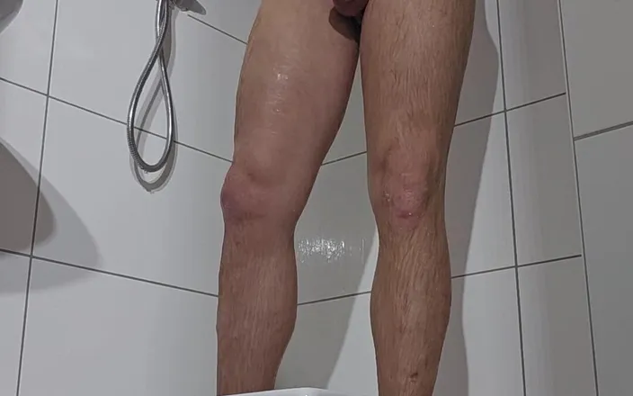 Chris_snoopy_91: Showering on the Construction Site Part 3: Pissing, Masturbating and Showering