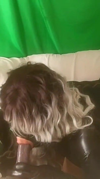 Succhiare e leccare il cazzo è delizioso, posso avere la tua?