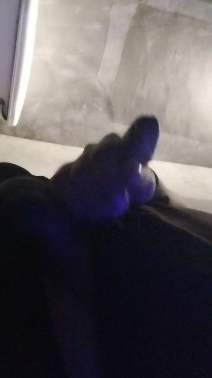 AlexAlejandro13: Gostaria que você tocasse nas minhas bolas e no meu...