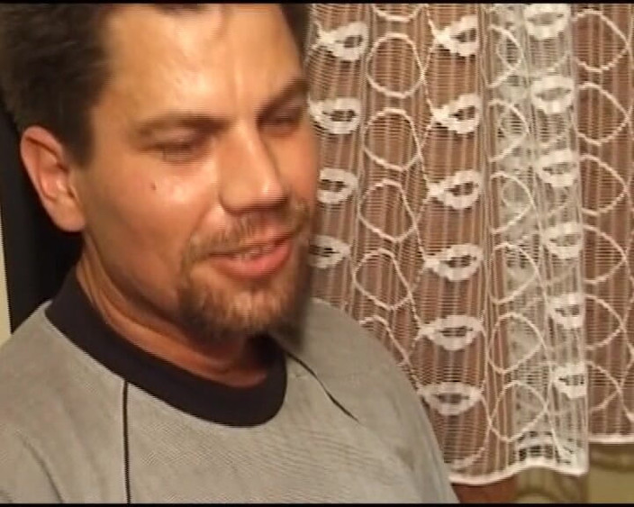 German Amateur Videos: Gagică elegantă cu pizdă păroasă din Germania își călărește iubitul