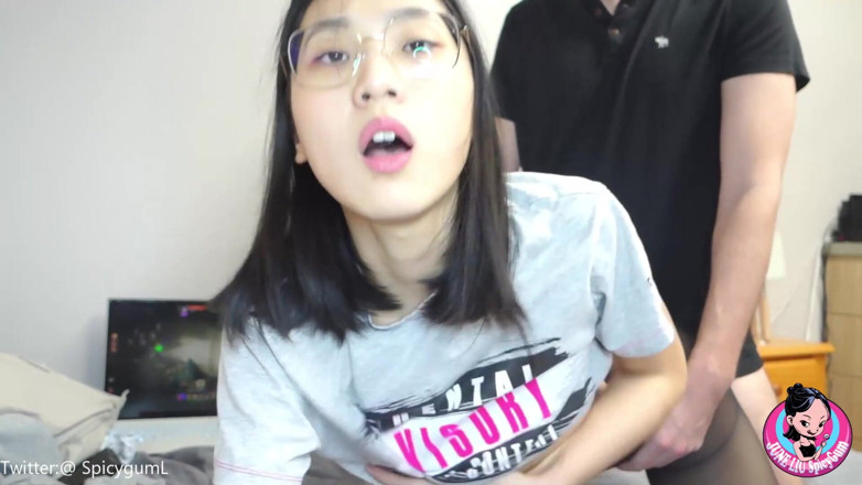 SpicyGum: June Liu - Gioco di video o io? Parte 1. La calda...
