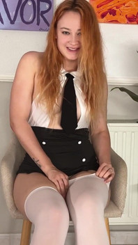 Sua secretária mimada te empurra para fazer sexo!