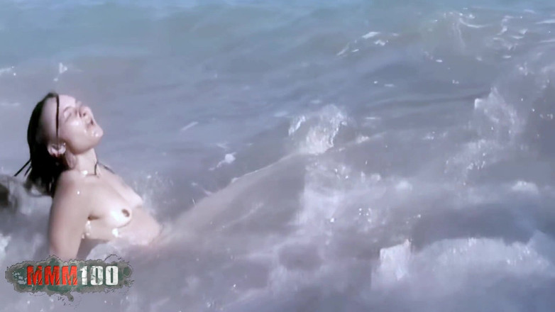 MMM100: Alicya: Marea Micuță Alicya se dezbracă lângă mare