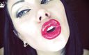 Goddess Misha Goldy: Moje červené polibky tě přinutí stříkat na můj obličej v klipu!...