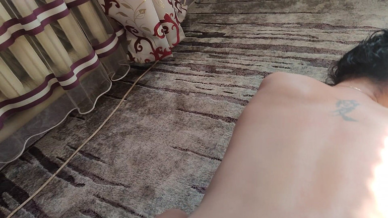 DirtyLubov: 客厅躺着