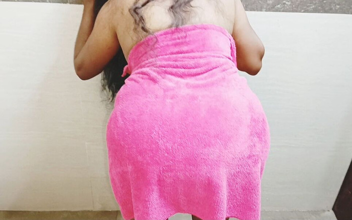 Telugu honey lips: Hintli banyoda domaltarak seks.telugu edepsiz konuşmalar.