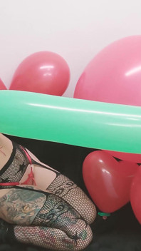 POV twarz pop ślina długa prezerwatywa balonowa