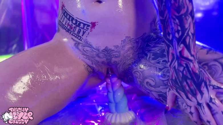 Taylor Nicole: 给我抹油