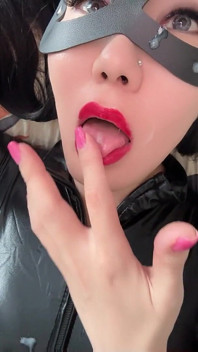 입 안에 사정했어