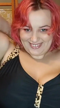 Heiße MILF will dir ihre nägel und titten zeigen