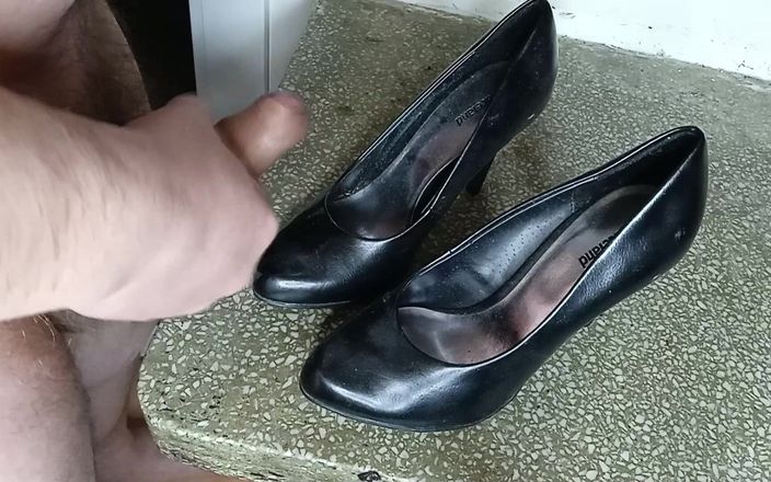 AdultGameplays: Masturberen en klaarkomen op hoge hakken