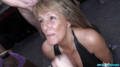 UkXXXpass: Pożądliwe dziwki ssają kutasa i biorą maseczki