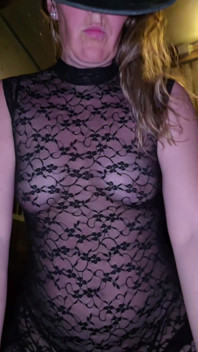 MILF Let Cuckold Husband Criempie Her Pussy After Wild Night