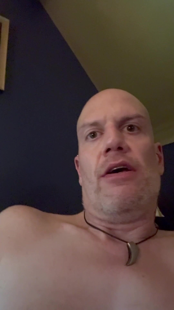 Douglas James: 젖탱이를 핥고 빨아주기