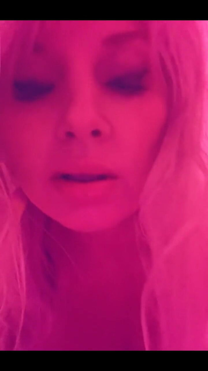 PaintedRose: Vill jag hålla din kropp nära min kom till sängs?