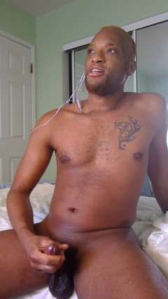 Kennie Jai: Kennie Jai se expune pe cameră