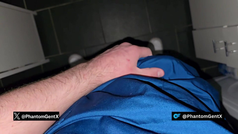 PhantomGentX: ドイツの医師がこっそりトイレに行き、秘密を手で引き出す - ファントムジェントX