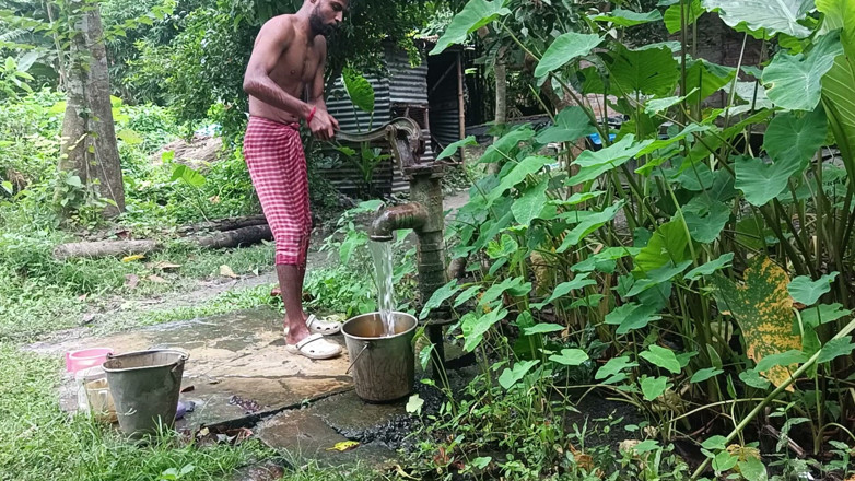 Ranjit Roy: Tha naked Indian mature man shower in open place and...