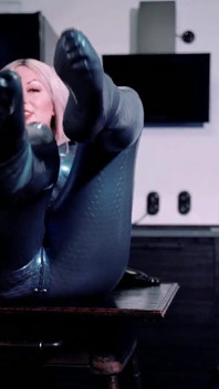 Curvy Sexy MILF with Big Ass in Latex Rubber Catsuit