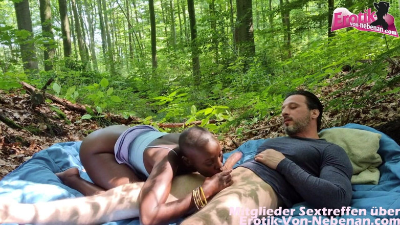 Erotik Von Nebenan: Ratu cantik Afrika dengan pantat bahenol dientot sama pria antar...