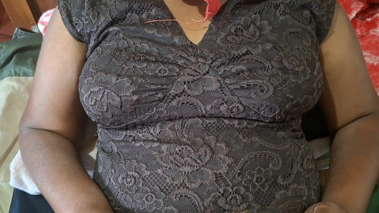 Teena New: Ibu tiri MILF bertetek besar semula jadi dengan buah dada...