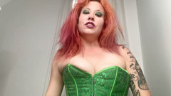 Deanna deadly: Poison Ivy chytí POV Robina škádlí a končí ho polibky