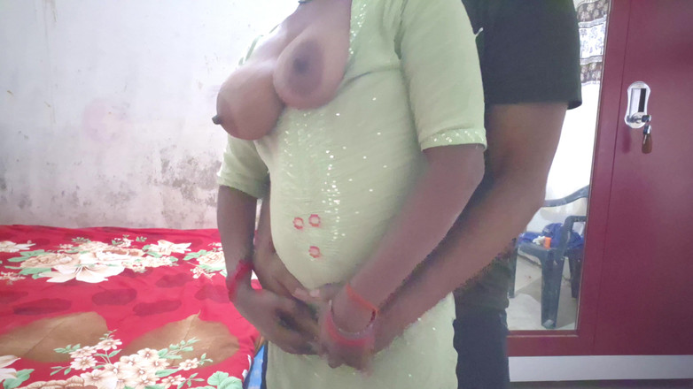 DesiBurChudai: セクシーな女性たちが夫と関係を持つ