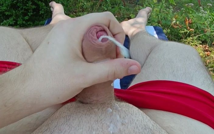 Pee_Boy: Pulchny chłopak orgazm na zewnątrz
