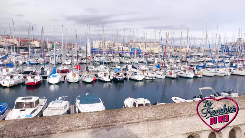 The Frenchies of the web: Melany, seorang pervert menawarkan pantatnya buat kali pertama