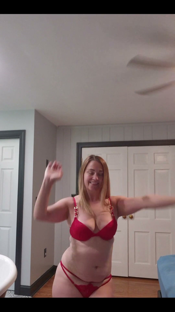ScarlettRavenXO: JOi od sexy manželky
