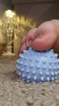 Ân sủng của bàn chân: xoa bóp bóng trong hành động