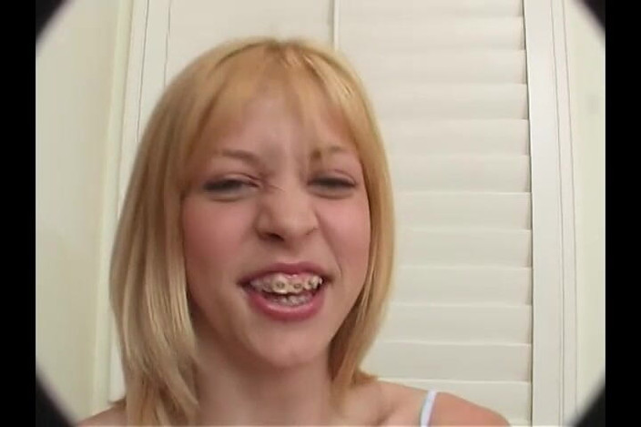 Top Web Models: Leah Luv 19 lat z aparatami ortodontycznymi - 4 Kompletne POV głębokie gardło...