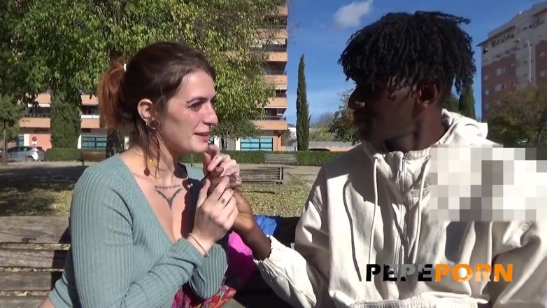 PepePorn: Malafalda accepteert de interraciale uitdaging: ze aces het en geeft...