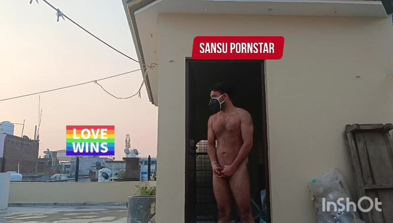 Sansuindia: Indický herec nahý venku