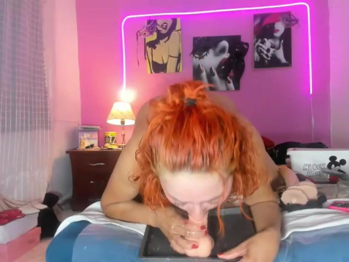 Niki Fox: Îmi place senzual mă fut cu degetul pizda mea umedă și...