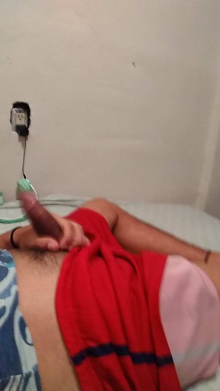 AlexAlejandro13: 热辣男孩在床上