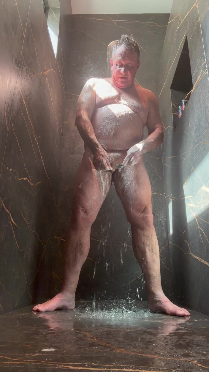 GottaLuvBB: Nahrávání lásky ve sprše