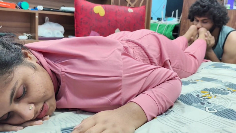 Vaigavarun45: hot bedroom nait dres romantik hot chudaee keral ke malloo...