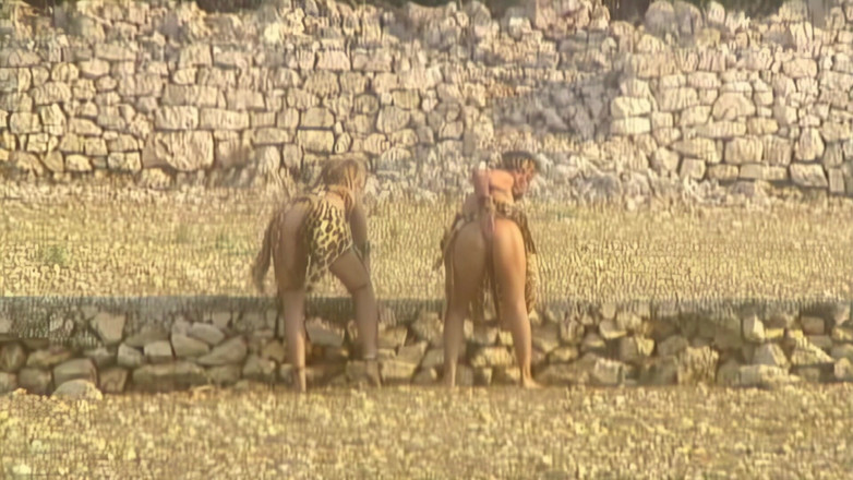 Vintage Movies XXX Best of: Divoká kočka žere v přírodě spoustu kohoutů