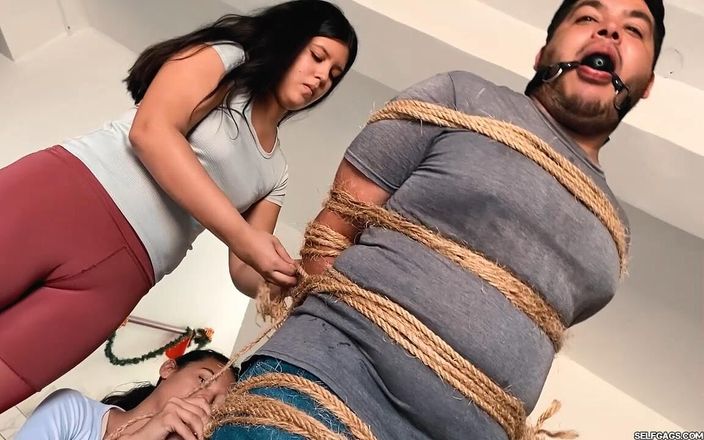 Selfgags femdom bondage: Baculatý chlapec nemůže utéct z našich lan