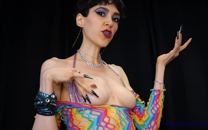 Rebecca Diamante Erotic Femdom: Маленькі цицьки та довгі нігті, щоб заворожити ваш розум
