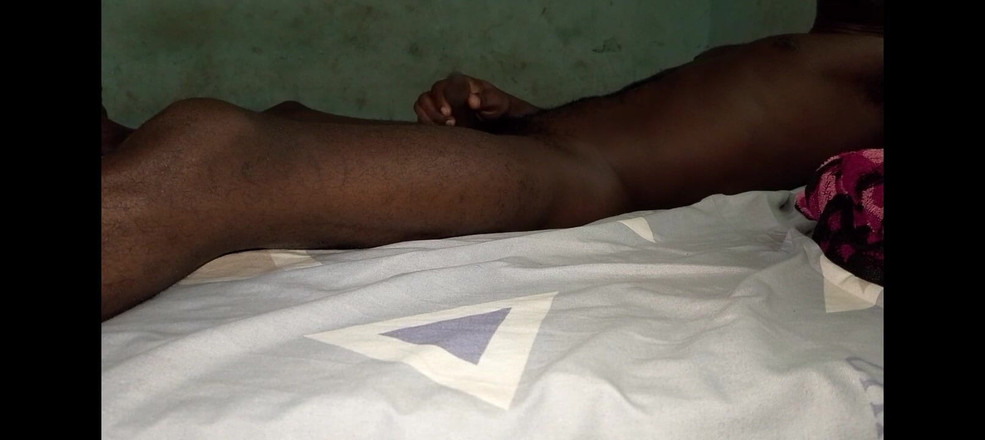 Masturbator emmy: En solo quickie med min säng i det andra rummet