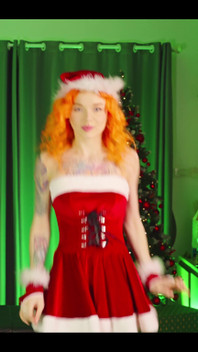 Which Christmas Outfit Looks the Best on Me in Your Opinion?