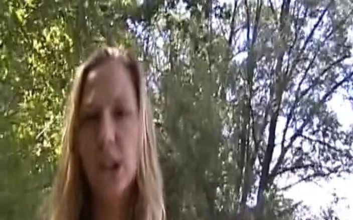 Deutsche Camgirls: हॉट पब्लिक चुदाई के बाद प्यारी जर्मन बेब के चेहरे पर वीर्य की बौछार