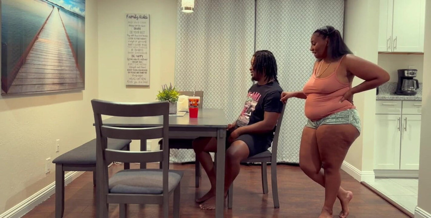 Kendale: College schatje gebruikt haar kamergenoot Kendale als seksmachine nadat hij...