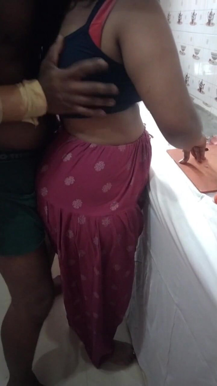 Tamil lesbian: Kitchen Hot Sex When She Cooking
