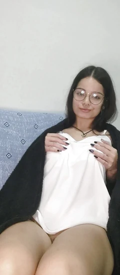 Soğuk gün yorganın altında mastürbasyon için çağırıyor - white moon