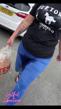 Halka açık Kt Pantolon Islatıyor - Bu Kadar Iyi Hissettirdiğinde Neden Tutsun Ki?