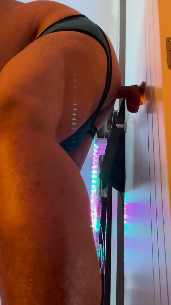 Osazo Hot: Le jockstrap branlette