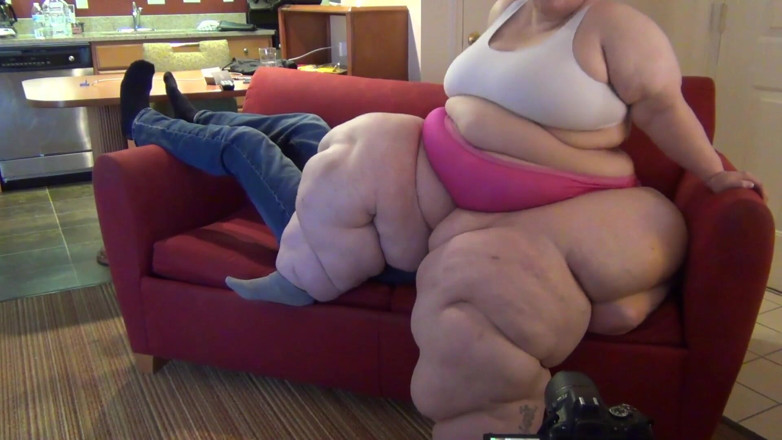 Full Weight Productions: Bobbi Jo ถล่มเขาเข้ากับโซฟา